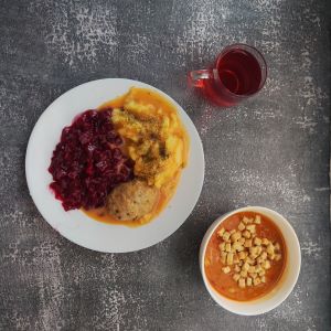 Dieta podstawowa  Zupa z soczewicą i warzywami Ziemniaki z koperkiem gotowane Kotlet z jaj Sos jarzynowy dieta Buraki po francusku Kompot owocowy Grzanki pszenne